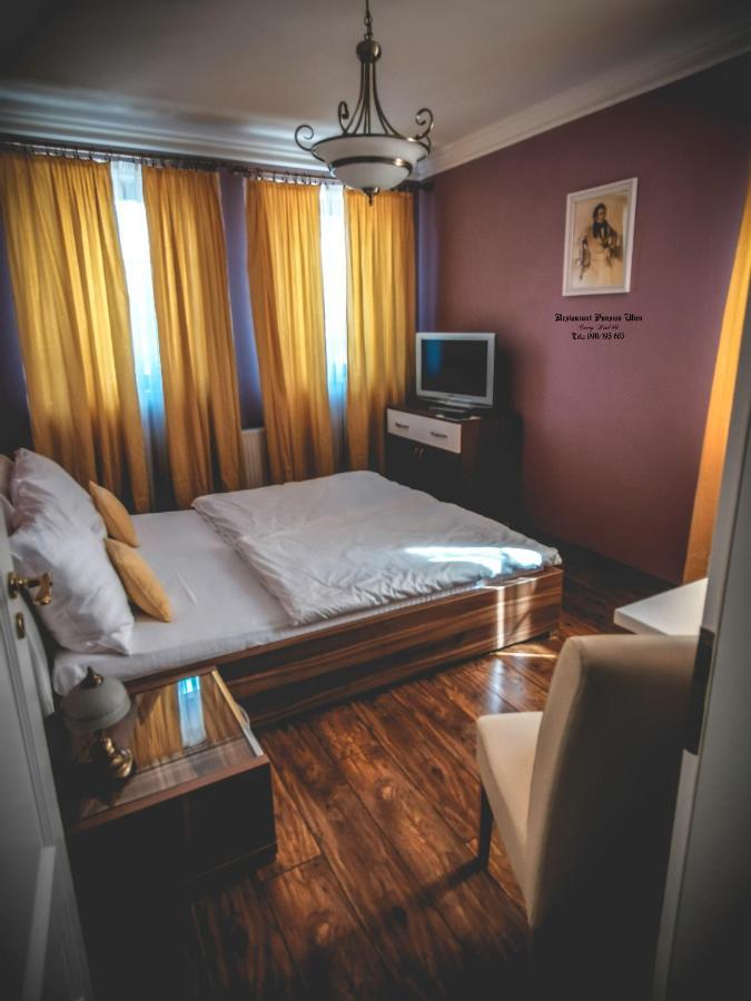 Restaurant Pansion Wien Cierny Brod Ngoại thất bức ảnh