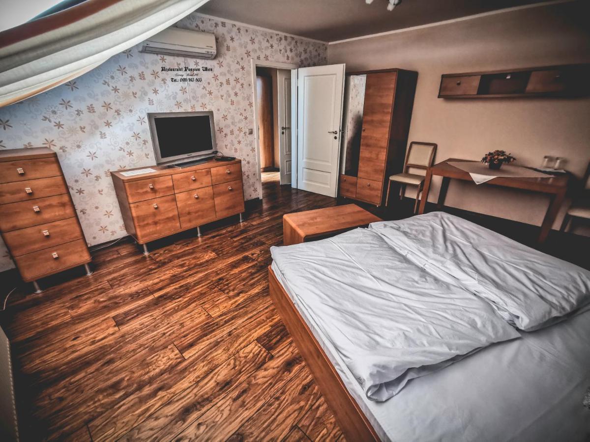 Restaurant Pansion Wien Cierny Brod Ngoại thất bức ảnh