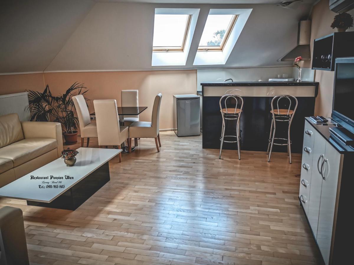 Restaurant Pansion Wien Cierny Brod Ngoại thất bức ảnh