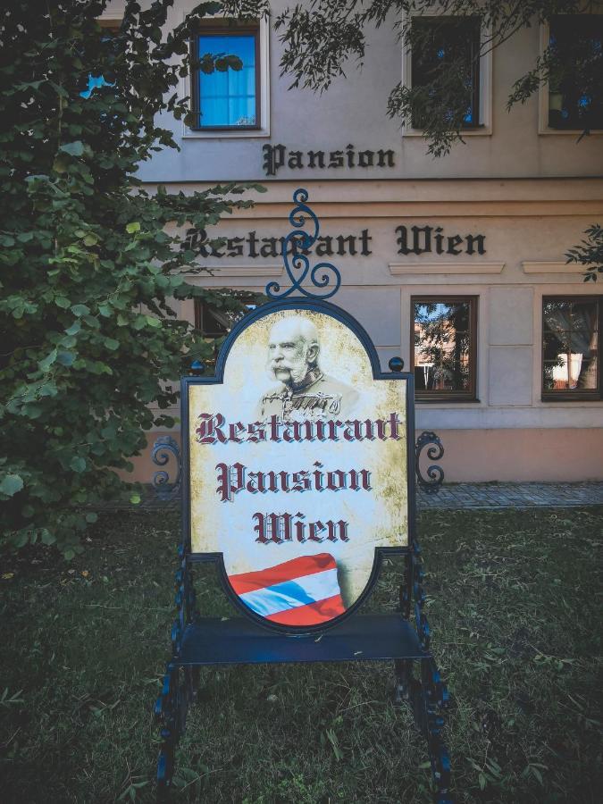 Restaurant Pansion Wien Cierny Brod Ngoại thất bức ảnh