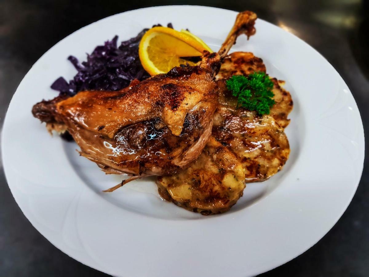 Restaurant Pansion Wien Cierny Brod Ngoại thất bức ảnh