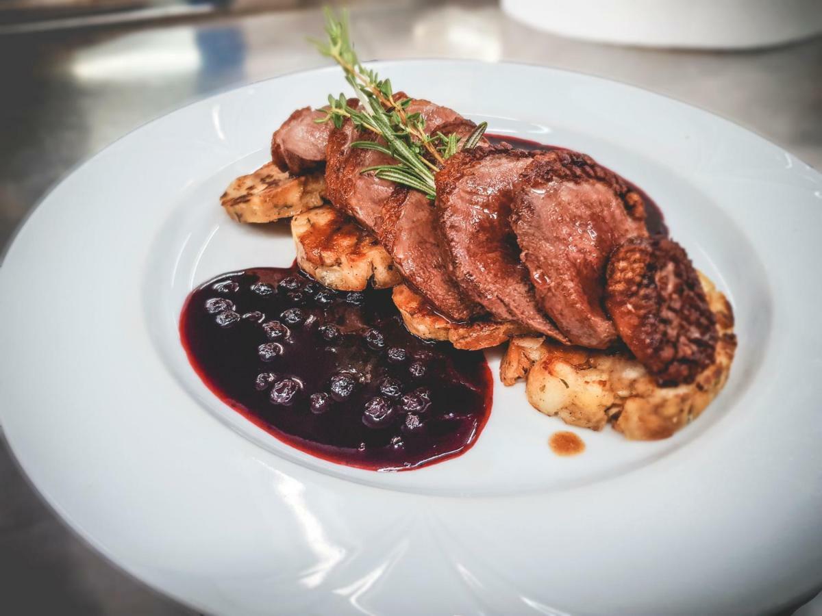 Restaurant Pansion Wien Cierny Brod Ngoại thất bức ảnh