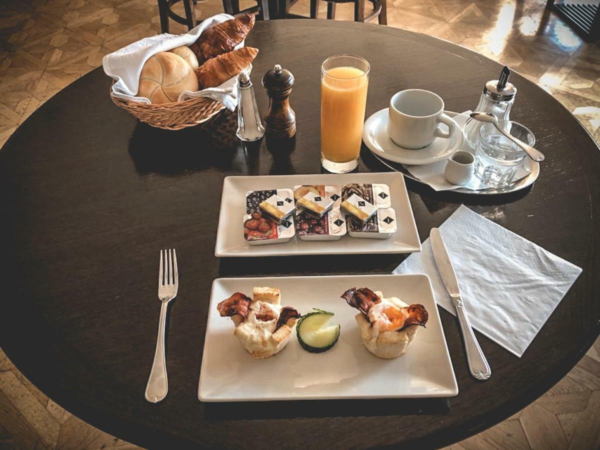Restaurant Pansion Wien Cierny Brod Ngoại thất bức ảnh