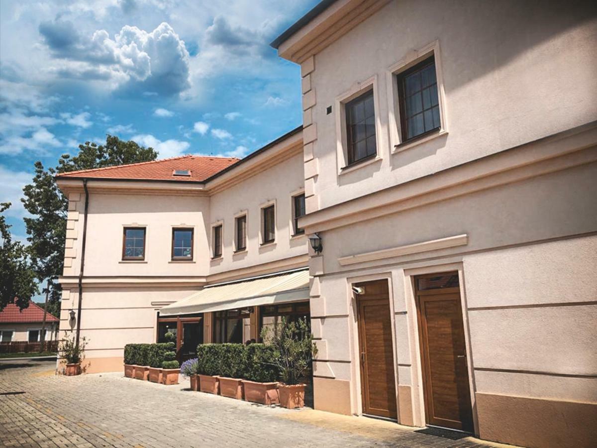 Restaurant Pansion Wien Cierny Brod Ngoại thất bức ảnh